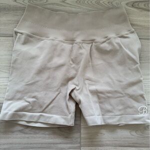 Bombshell Beige Shorts M